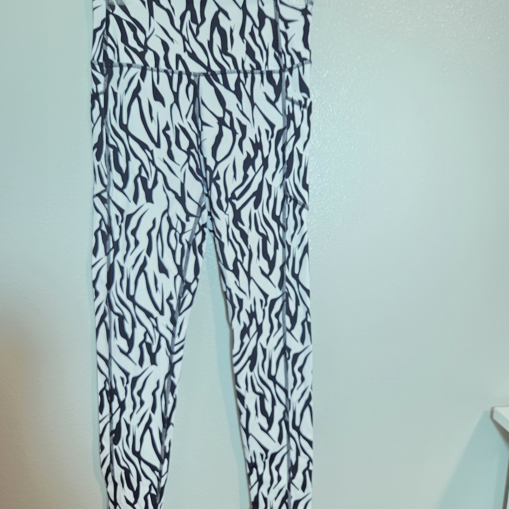Black and White Patterned Leggings